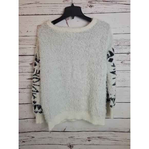 Maurices White Snowflake Eyelash Fuzzy Knit Pullover Sweater Women's Size Large - Picture 2 of 11